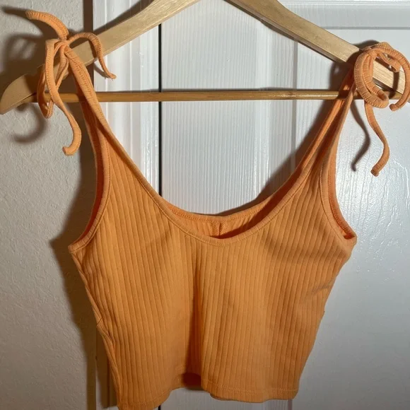 NWOT Crop top - Picture 2 of 5
